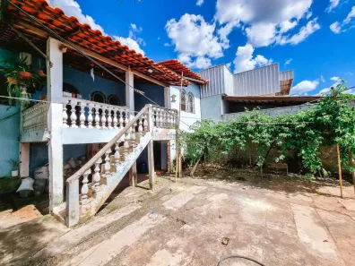 Casa com 2 Quartos à venda, 70m² no Nova Holanda, Divinópolis