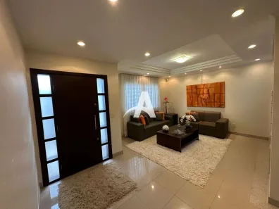 Sobrado com 4 Quartos para alugar, 244m² no Santa Mônica, Uberlândia