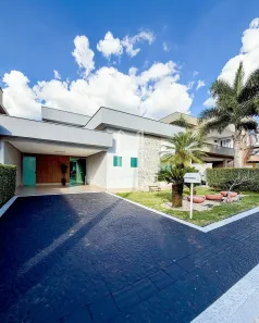 Casa de Condomínio com 3 Quartos à venda, 206m² no Jardins Madri, Goiânia