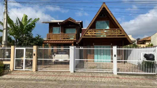 Casa com 4 Quartos à venda, 316m² no Meia Praia, Navegantes