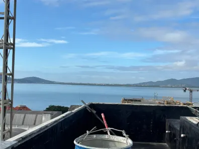 Apartamento com 2 Quartos à venda, 55m² no Coqueiros, Florianópolis