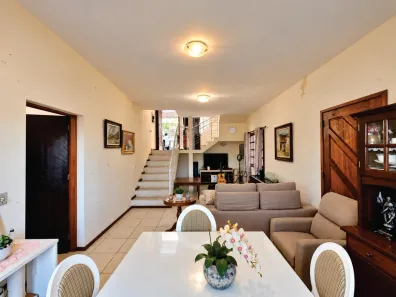 Sobrado com 3 Quartos à venda, 132m² no Jardim Ana Estela, Carapicuíba