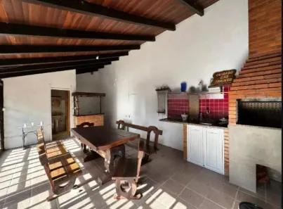 Casa com 4 Quartos para alugar, 334m² no Guarujá, Porto Alegre