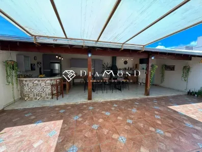 Casa com 3 Quartos à venda, 180m² no Jardim Holanda, Uberlândia
