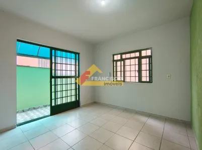 Casa com 3 Quartos para alugar, 80m² no Centro, Divinópolis