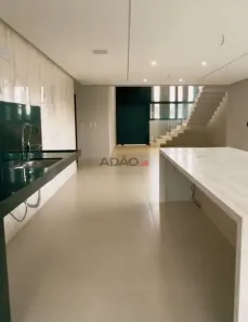 Casa de Condomínio com 4 Quartos à venda, 256m² no Jardins Capri, Senador Canedo