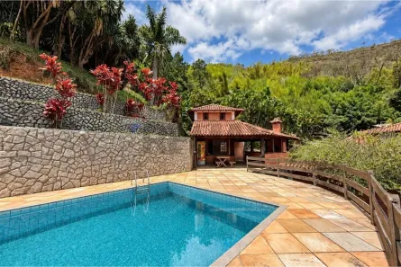 Casa com 4 Quartos para alugar, 600m² no Nogueira, Petrópolis