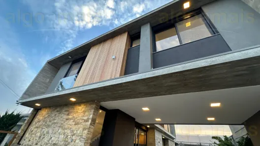 Sobrado com 5 Quartos à venda, 240m² no , Xangri-lá