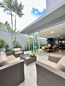 Casa com 5 Quartos à venda, 325m² no Jardins Valência, Goiânia