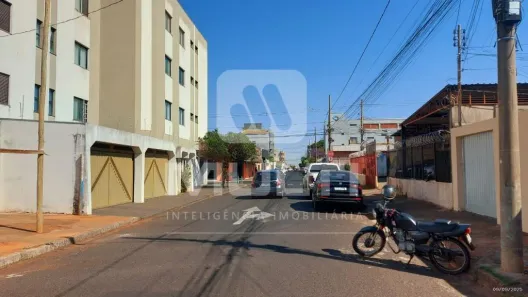Lote/Terreno com 1 Quarto à venda, 800m² no Brasil, Uberlândia