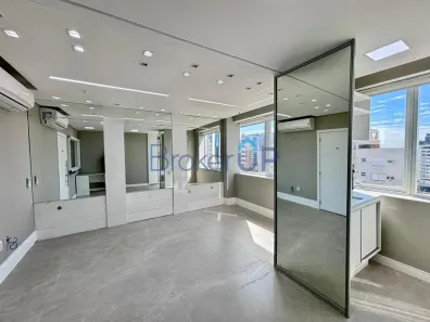 Sala Comercial para venda ou aluguel, 33m² no Mont Serrat, Porto Alegre