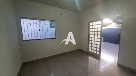 Casa com 3 Quartos para alugar, 120m² no Santa Mônica, Uberlândia