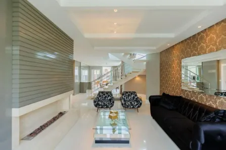 Casa com 3 Quartos para alugar, 311m² no Uberaba, Curitiba