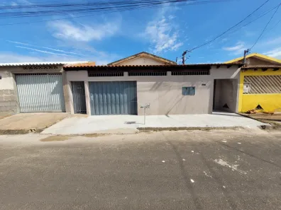 Casa com 3 Quartos para alugar, 140m² no Jardim Canaã, Uberlândia