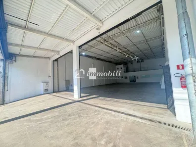 Galpão/Depósito/Armazém para alugar, 527m² no das Pedras, Cotia