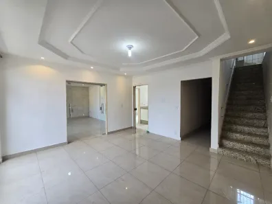 Casa com 4 Quartos para alugar, 250m² no Centro, Belford Roxo