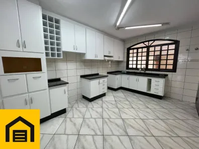 Sobrado com 4 Quartos para alugar, 440m² no Vila Guarani, Mauá