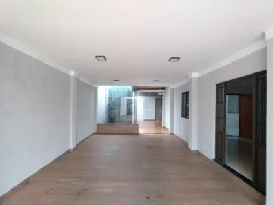 Casa com 3 Quartos à venda, 200m² no Marta Helena, Uberlândia