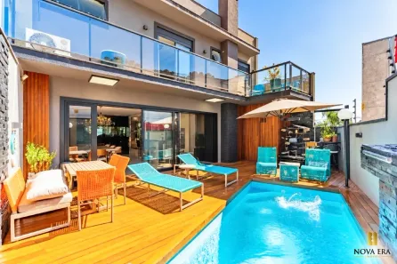 Casa com 4 Quartos para alugar, 245m² no Santa Cândida, Curitiba