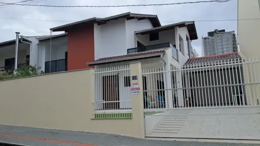 Sobrado com 3 Quartos à venda, 199m² no Itacolomi, Balneário Piçarras