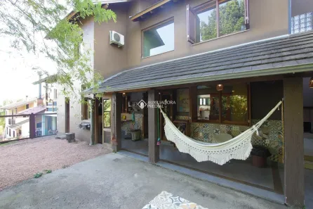 Casa de Condomínio com 4 Quartos à venda, 243m² no Cavalhada, Porto Alegre