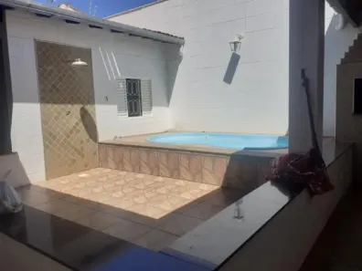 Casa com 3 Quartos à venda, 300m² no Brasil, Uberlândia