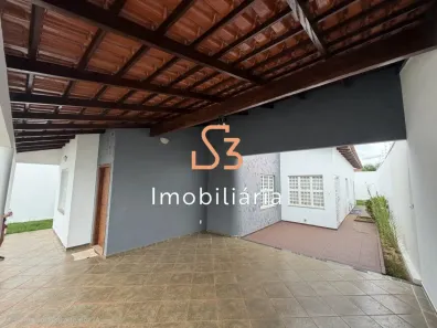 Casa com 3 Quartos para alugar, 250m² no Jardim Inconfidência, Uberlândia