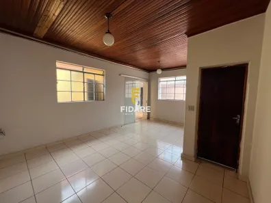 Casa com 2 Quartos para alugar, 95m² no Centro, Montes Claros
