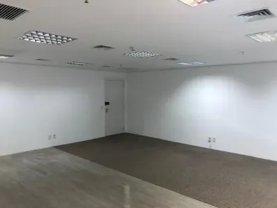 Sala Comercial à venda, 60m² no Real Parque, São Paulo