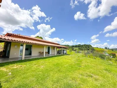 Fazenda/Sítio com 3 Quartos à venda, 1000m² no Centro, Socorro