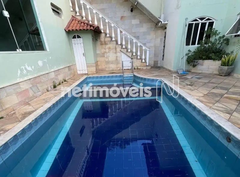 Casa com 4 quartos — Santa Terezinha, Belo Horizonte