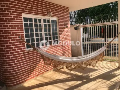 Imóvel Comercial com 3 Quartos para alugar, 123m² no Santa Mônica, Uberlândia