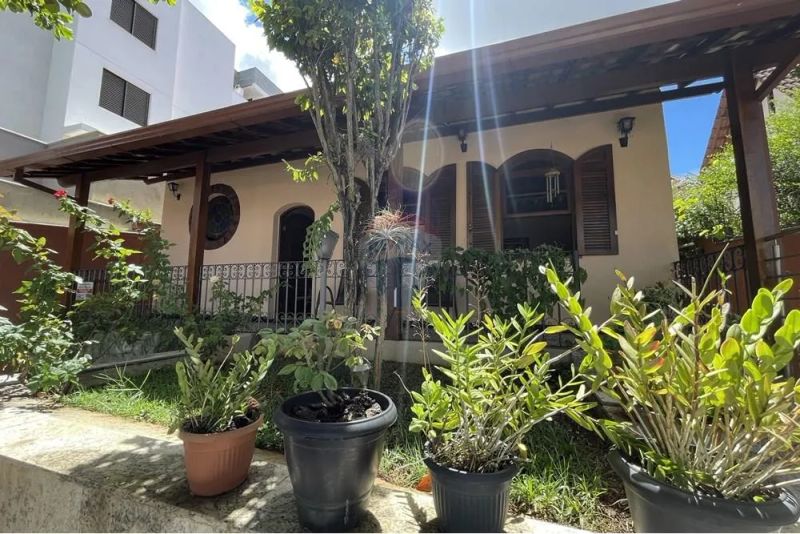 Casa com 4 quartos — Jaraguá, Belo Horizonte