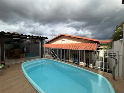 Casa com 4 Quartos à venda, 240m² no Novo das Indústrias (Barreiro), Belo Horizonte