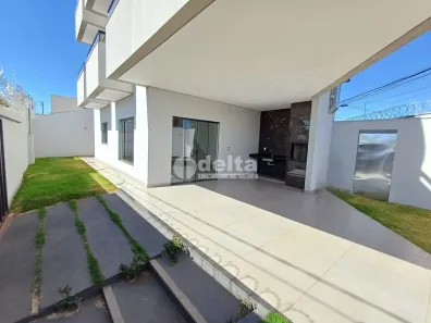 Casa com 3 Quartos à venda, 164m² no Laranjeiras, Uberlândia