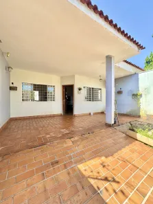 Casa com 3 Quartos à venda, 137m² no Zona 05, Maringá