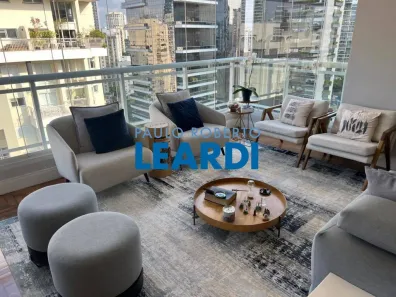 Apartamento com 3 Quartos para alugar, 161m² no Vila Nova Conceição, São Paulo