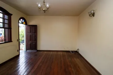 Casa com 5 Quartos à venda, 360m² no Aparecida, Belo Horizonte