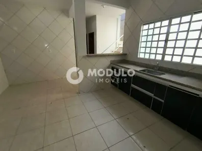 Prédio Comercial para alugar, 75m² no Martins, Uberlândia