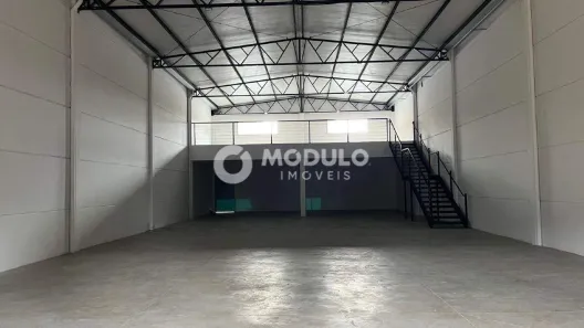 Galpão/Depósito/Armazém para alugar, 410m² no Jardim Brasília, Uberlândia