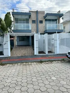 Casa com 3 Quartos para alugar, 150m² no Carianos, Florianópolis
