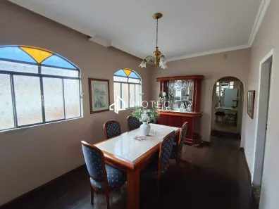 Casa com 3 Quartos à venda, 200m² no Caiçaras, Belo Horizonte