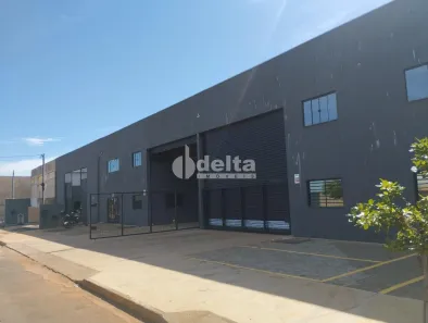 Ponto Comercial para alugar, 500m² no Novo Mundo, Uberlândia