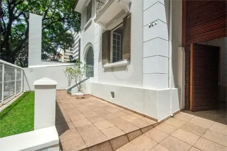 com 5 Quartos para alugar, 238m² no Cerqueira César, São Paulo