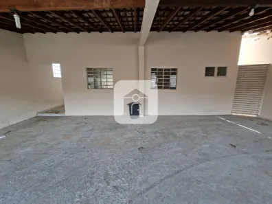 Casa com 3 Quartos para alugar, 90m² no Planalto, Uberlândia