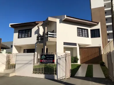 Sobrado com 2 Quartos à venda, 257m² no Centro, Cascavel
