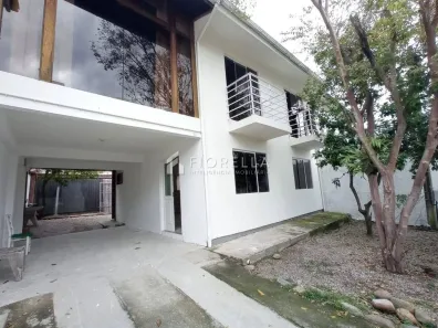 Casa com 3 Quartos para alugar, 140m² no Madri, Palhoça
