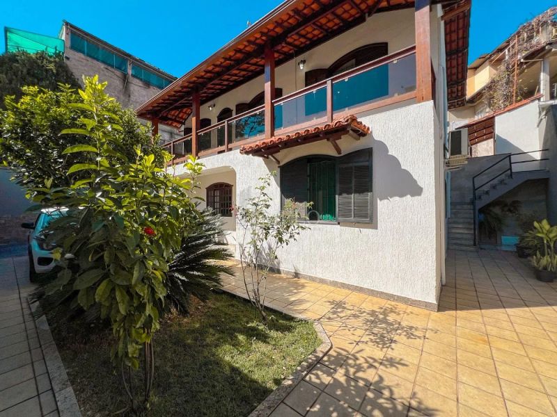 Casa com 4 quartos — Ouro Preto, Belo Horizonte