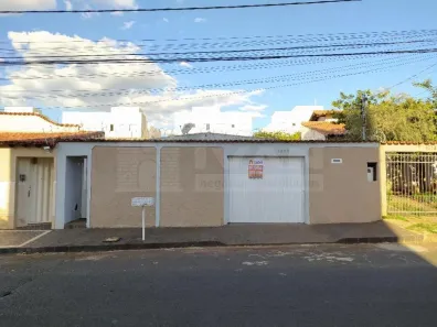 Casa com 3 Quartos para alugar, 72m² no Presidente Roosevelt, Uberlândia