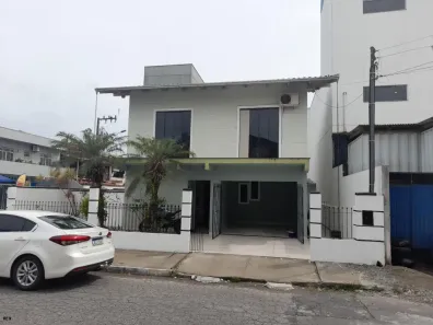 Casa com 3 Quartos à venda, 140m² no Cidade Nova, Itajaí